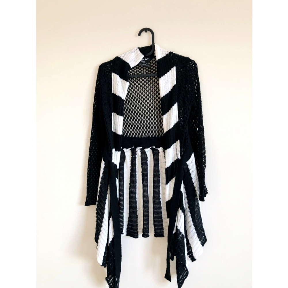 Neslay Paris black and white long sleeves knits tie front